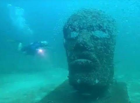 Sculpted head installed upright on the seafloor